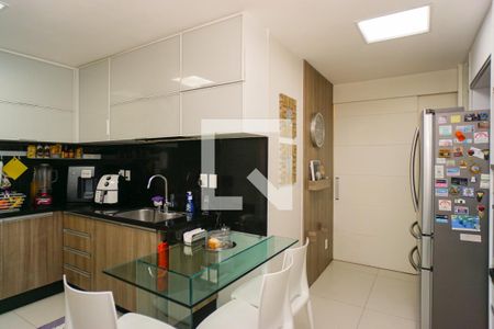 Apartamento à venda com 360m², 5 quartos e 2 vagasCozinha e Área de Serviço