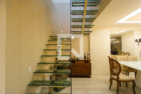 Apartamento à venda com 360m², 5 quartos e 2 vagasEscada