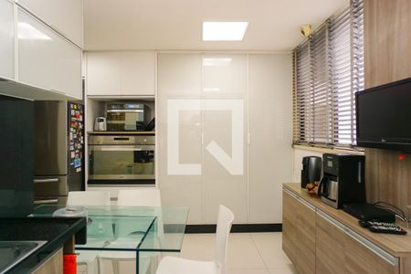 Apartamento à venda com 360m², 5 quartos e 2 vagasCozinha e Área de Serviço