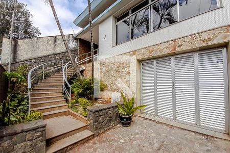 Casa à venda com 420m², 2 quartos e 1 vagaEntrada