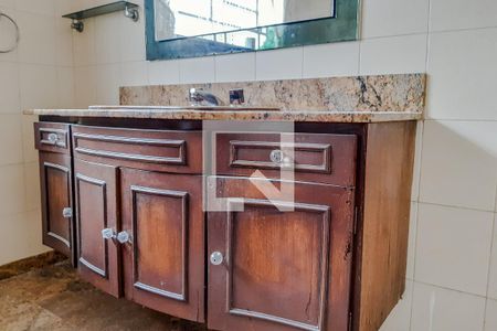 Casa à venda com 420m², 2 quartos e 1 vagaBanheiro 