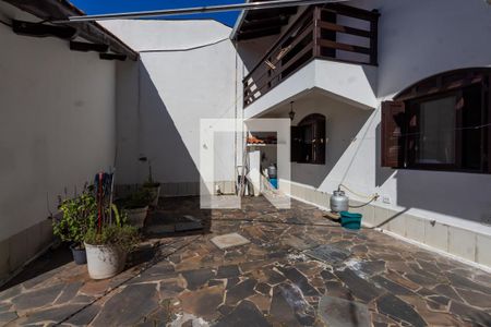 Casa à venda com 280m², 3 quartos e 6 vagas Casa à venda com 280m², 3 quartos e 6 vagasPatio