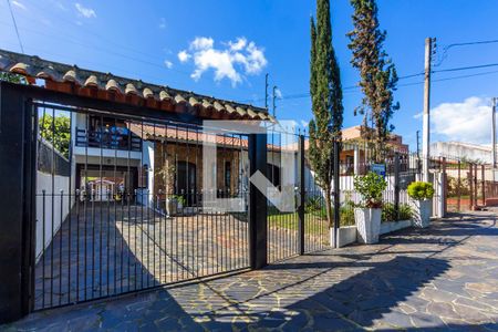 Casa à venda com 280m², 3 quartos e 6 vagas Casa à venda com 280m², 3 quartos e 6 vagasFachada da casa