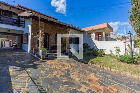 Casa à venda com 280m², 3 quartos e 6 vagas Casa à venda com 280m², 3 quartos e 6 vagasFachada da casa