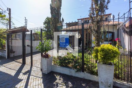 Casa à venda com 280m², 3 quartos e 6 vagas Casa à venda com 280m², 3 quartos e 6 vagasFachada da casa