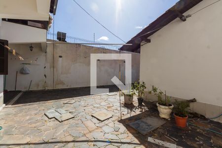 Casa à venda com 280m², 3 quartos e 6 vagas Casa à venda com 280m², 3 quartos e 6 vagasPatio
