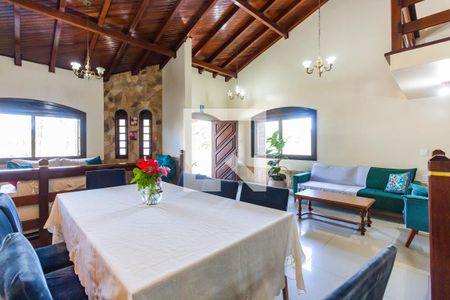 Sala de casa à venda com 3 quartos, 280m² em Morro Santana, Porto Alegre