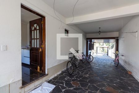 Casa à venda com 280m², 3 quartos e 6 vagas Casa à venda com 280m², 3 quartos e 6 vagasGaragem