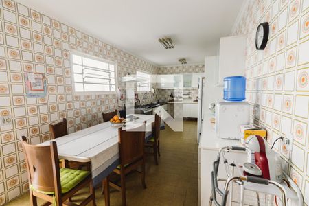 Casa à venda com 438m², 4 quartos e 4 vagasCozinha