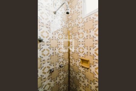 Casa à venda com 438m², 4 quartos e 4 vagasBanheiro da Suíte 2 Chuveiro