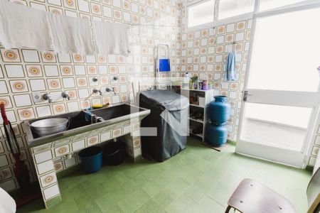 Casa à venda com 438m², 4 quartos e 4 vagasLavanderia