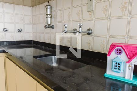 Casa à venda com 438m², 4 quartos e 4 vagasEdícula Cozinha Pia