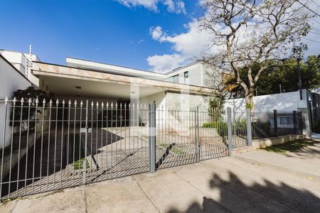 Casa à venda com 438m², 4 quartos e 4 vagasFachada