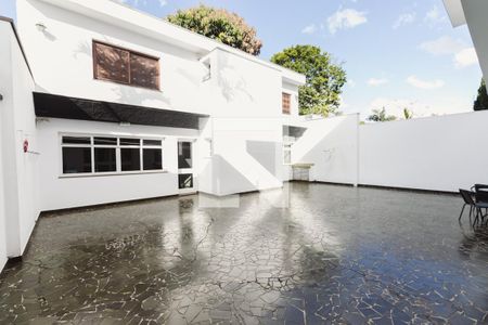 Casa à venda com 438m², 4 quartos e 4 vagasQuintal