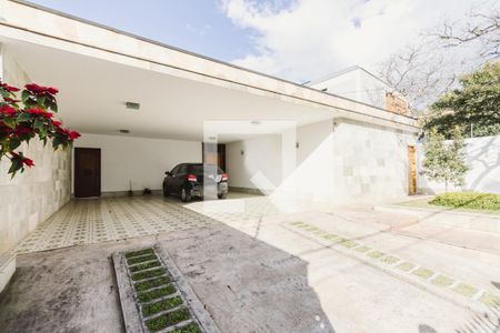Casa à venda com 438m², 4 quartos e 4 vagasGaragem