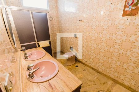 Casa à venda com 438m², 4 quartos e 4 vagasBanheiro da Suíte 3