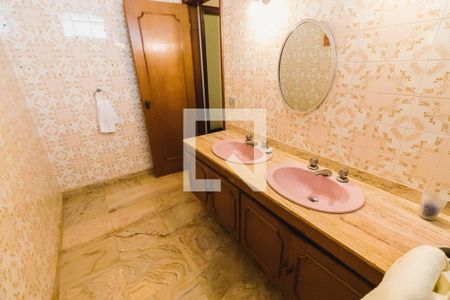 Casa à venda com 438m², 4 quartos e 4 vagasBanheiro da Suíte 3