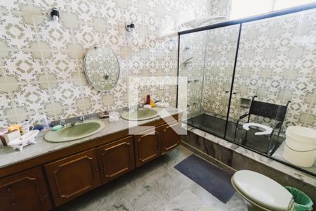 Casa à venda com 438m², 4 quartos e 4 vagasBanheiro da Suíte 4