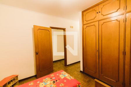 Casa à venda com 438m², 4 quartos e 4 vagasSuíte 2