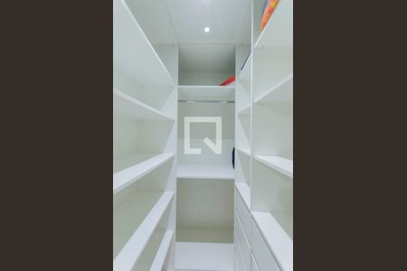 Casa de condomínio à venda com 80m², 2 quartos e 2 vagasCloset Suíte 1