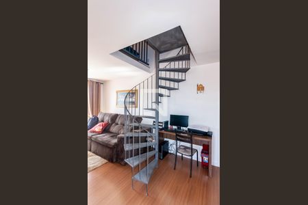 Escada de apartamento à venda com 2 quartos, 86m² em Vila Ema, São Paulo