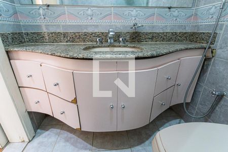 Apartamento para alugar com 70m², 2 quartos e sem vaga Apartamento para alugar com 70m², 2 quartos e sem vagaArmário do Banheiro Social