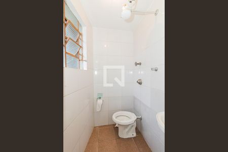 Casa à venda com 140m², 3 quartos e 2 vagas Casa à venda com 140m², 3 quartos e 2 vagasBanheiro de Serviço
