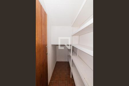Casa à venda com 140m², 3 quartos e 2 vagas Casa à venda com 140m², 3 quartos e 2 vagasDispensa da Cozinha