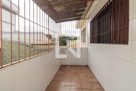 Casa à venda com 140m², 3 quartos e 2 vagas Casa à venda com 140m², 3 quartos e 2 vagasVaranda