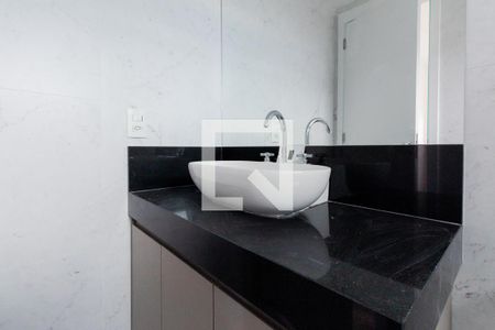 Apartamento à venda com 68m², 2 quartos e 1 vaga Apartamento à venda com 68m², 2 quartos e 1 vagaBanheiro da suíte