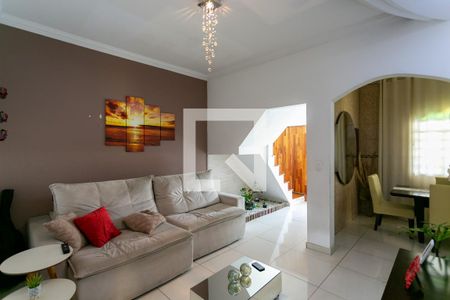 Sala de casa para alugar com 3 quartos, 82m² em Santa Efigênia, Belo Horizonte