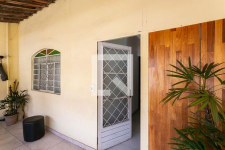 Entrada de casa para alugar com 3 quartos, 82m² em Santa Efigênia, Belo Horizonte