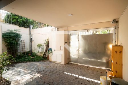 Casa à venda com 180m², 2 quartos e 1 vaga Casa à venda com 180m², 2 quartos e 1 vagaGaragem