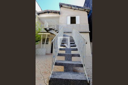 Casa para alugar com 200m², 3 quartos e 1 vagaEscada de Entrada