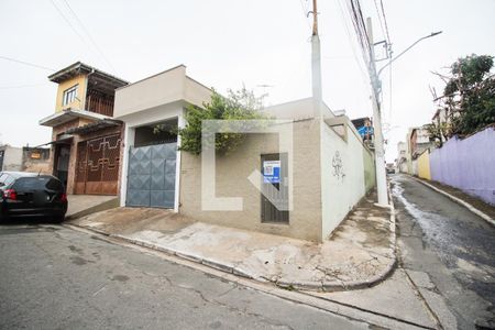 Casa para alugar com 80m², 3 quartos e 2 vagas Casa para alugar com 80m², 3 quartos e 2 vagasFachada