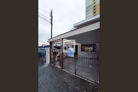 Casa para alugar com 200m², 4 quartos e 2 vagas Casa para alugar com 200m², 4 quartos e 2 vagasFachada