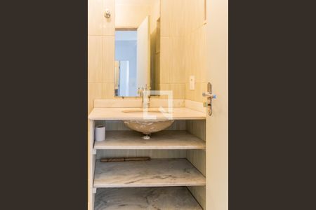 Casa para alugar com 160m², 3 quartos e 3 vagas Casa para alugar com 160m², 3 quartos e 3 vagasBanheiro Social