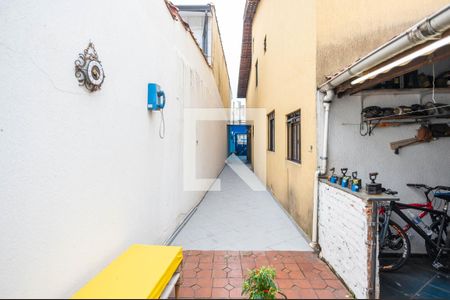Casa à venda com 150m², 3 quartos e 2 vagasCorredor