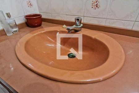 Casa à venda com 530m², 4 quartos e 6 vagasEdícula - Banheiro da Suíte