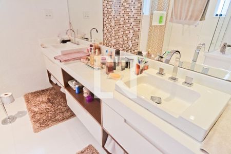 Casa à venda com 530m², 4 quartos e 6 vagasBanheiro da Suíte 3