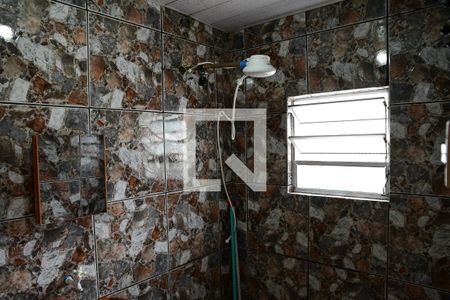 Banheiro de kitnet/studio para alugar com 1 quarto, 27m² em Jardim Semiramis, Cotia