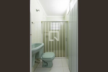 Casa para alugar com 110m², 2 quartos e 1 vaga Casa para alugar com 110m², 2 quartos e 1 vagaBanheiro Social