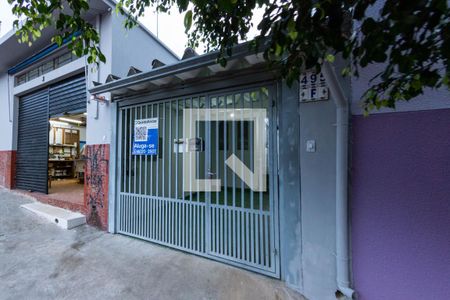 Casa para alugar com 110m², 2 quartos e 1 vaga Casa para alugar com 110m², 2 quartos e 1 vagaFachada