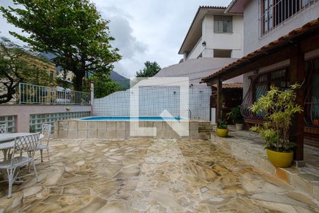 Casa à venda com 190m², 5 quartos e 3 vagasÁrea comum - Piscina