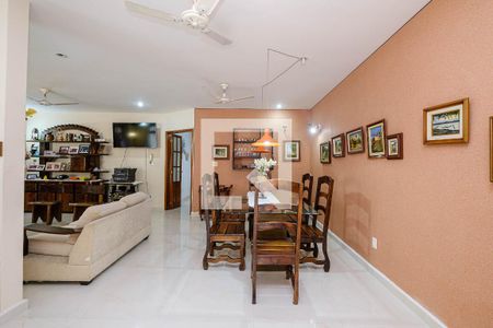 Sala de casa à venda com 5 quartos, 190m² em Grajaú, Rio de Janeiro