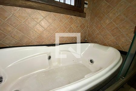 Casa à venda com 430m², 5 quartos e 5 vagasBanheira da Suíte 