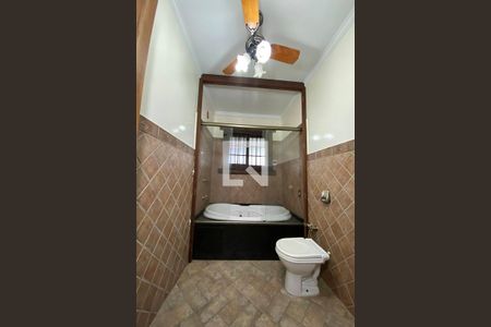 Casa à venda com 430m², 5 quartos e 5 vagasBanheiro da Suíte 