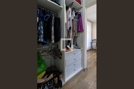 Casa de condomínio à venda com 149m², 3 quartos e 3 vagas Casa de condomínio à venda com 149m², 3 quartos e 3 vagascloset da suíte1