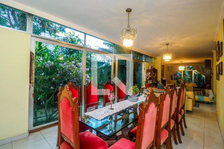 Casa à venda com 420m², 4 quartos e 4 vagas Casa à venda com 420m², 4 quartos e 4 vagasSala de Jantar