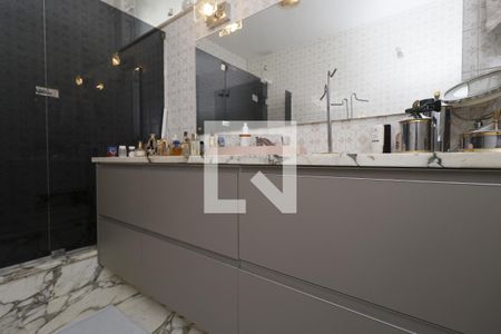 Casa à venda com 420m², 4 quartos e 4 vagasBanheiro da Suíte